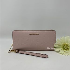 Michael Kors JST Large Continental Wallet